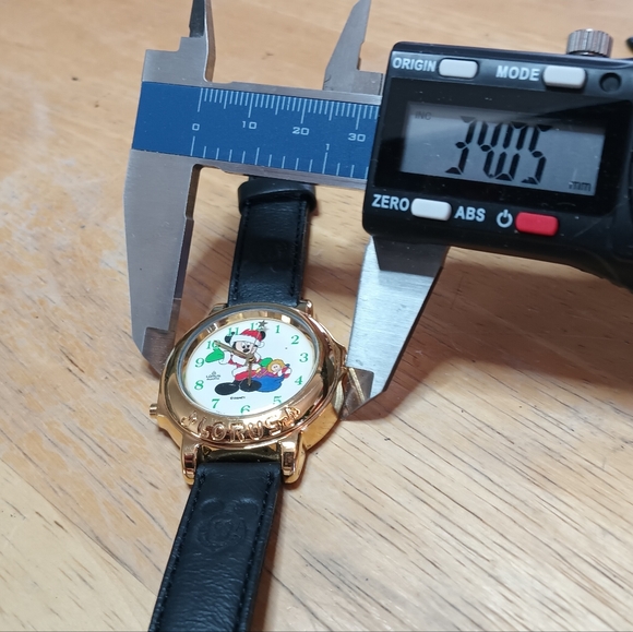 X Lorus Mickey Mouse Christmas musical watch gold tone case, black leather - Picture 8 of 9